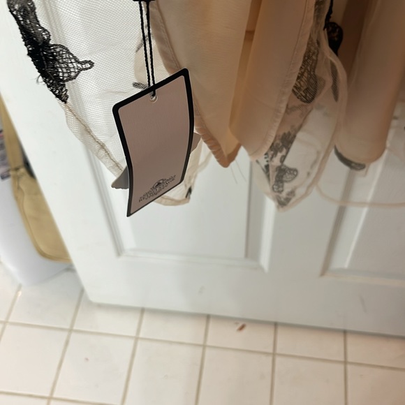 Black and tan dress - Picture 5 of 5